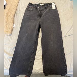 Abercrombie women’s jeans size 28 S.